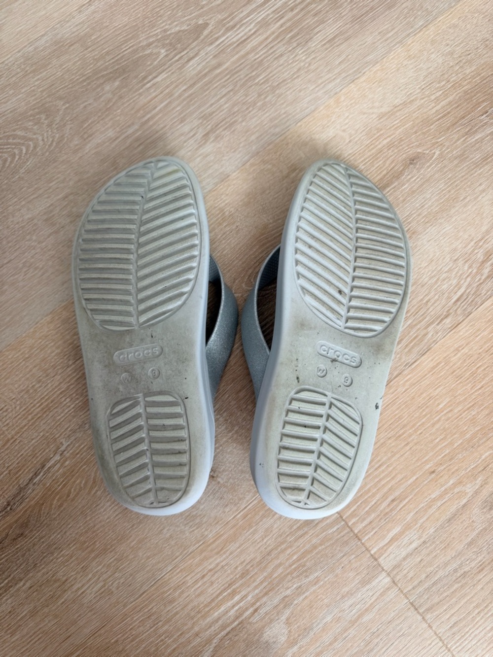 Crocs Getaway Glitter Flip Flops Women’s 9 Gray Platform Sandals - Picture 7 of 9